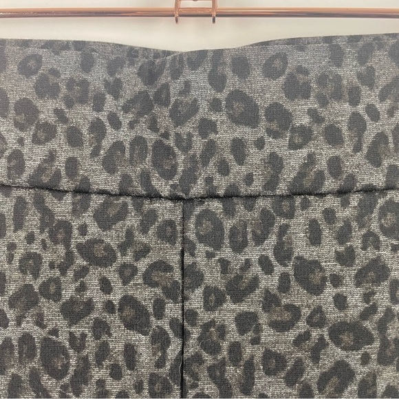 NYDJ Pull On Straight Leg Knit Pants Gray Leopard Print Soft & Stretchy Size 16 - Picture 3 of 14